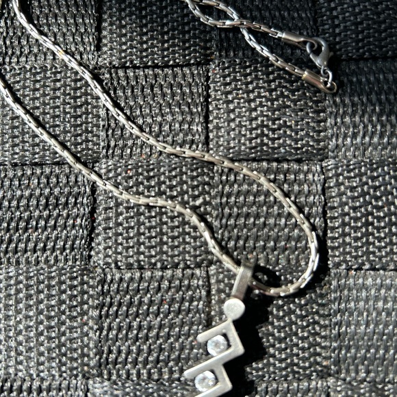 Silvery necklace comes with a chain - Picture 3 of 5